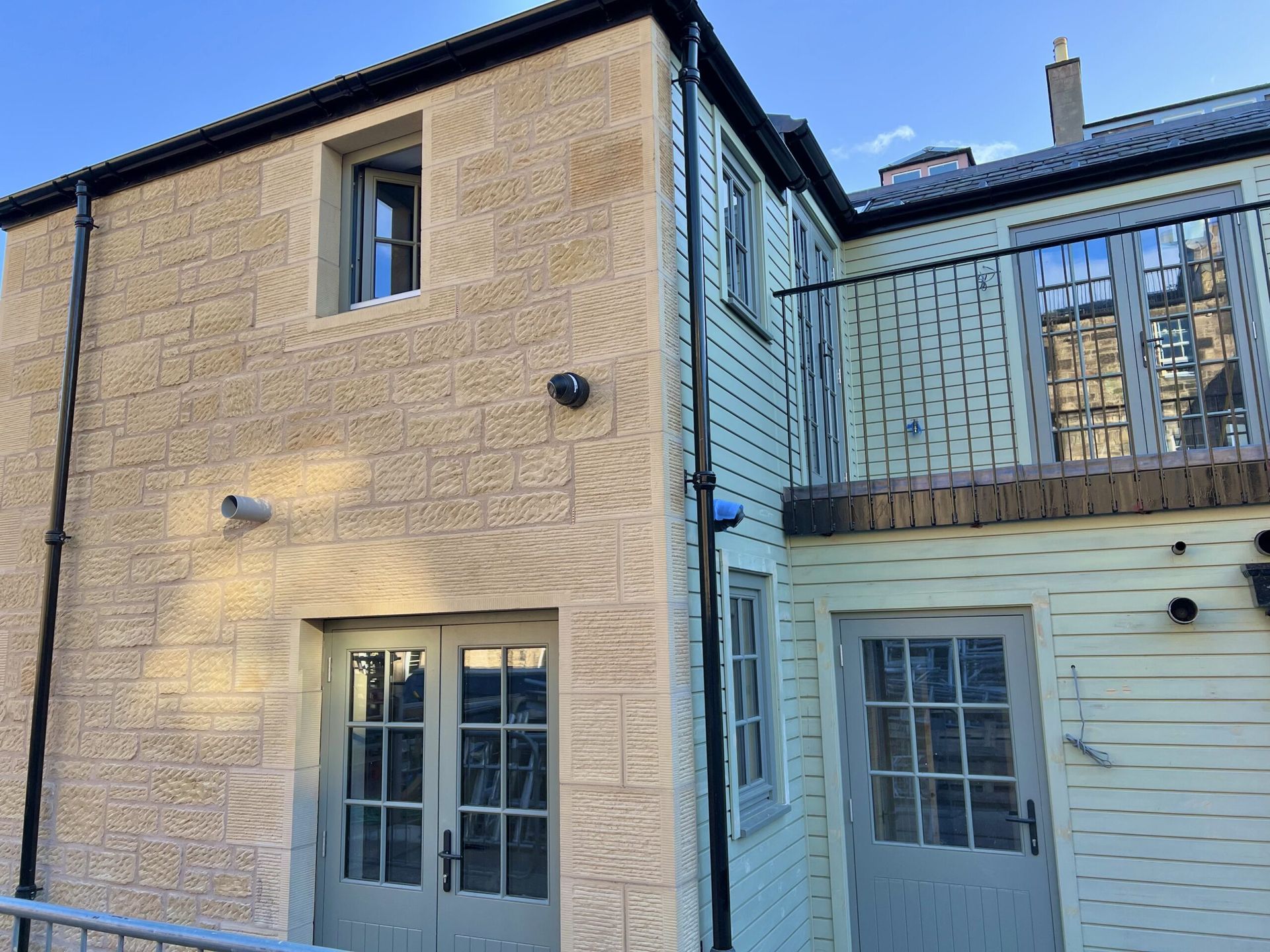 Elegant sandstone and timber cladding for residential renovation in Edinburgh by IMC Stonemasons Limited.
