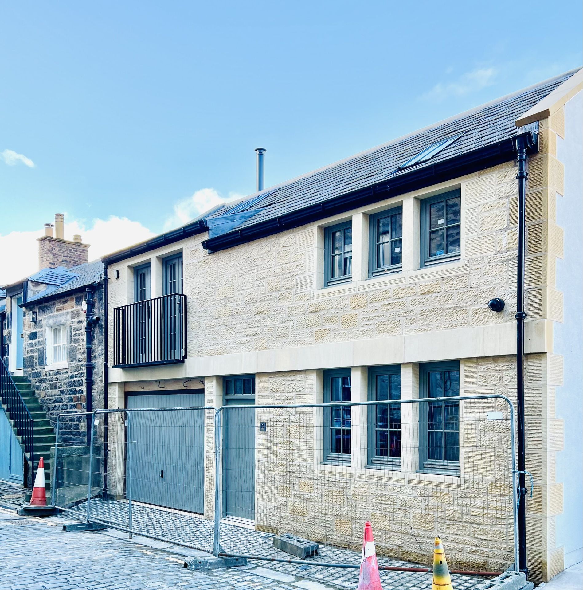 Elegant stone masonry with traditional and modern building techniques in Edinburgh.